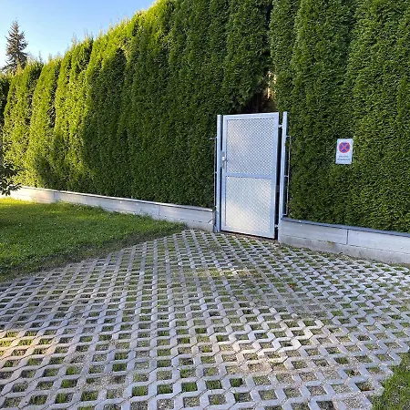 Luxusni Apartman V Praze Klanovicich Na Zahrade, 20 Minut Do Centra Prahy Sestajovice Exterior photo