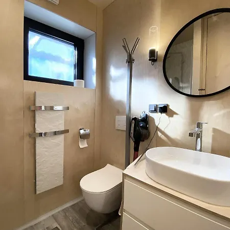 Luxusni Apartman V Praze Klanovicich Na Zahrade, 20 Minut Do Centra Prahy Sestajovice Exterior photo