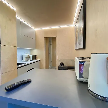 Luxusni Apartman V Praze Klanovicich Na Zahrade, 20 Minut Do Centra Prahy Sestajovice Exterior photo